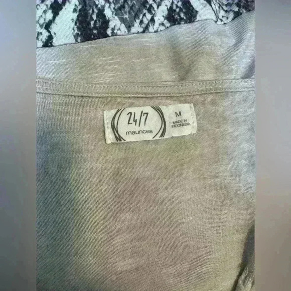 24/7 Maurices Top - Neutral Tones - Med - Picture 2 of 6